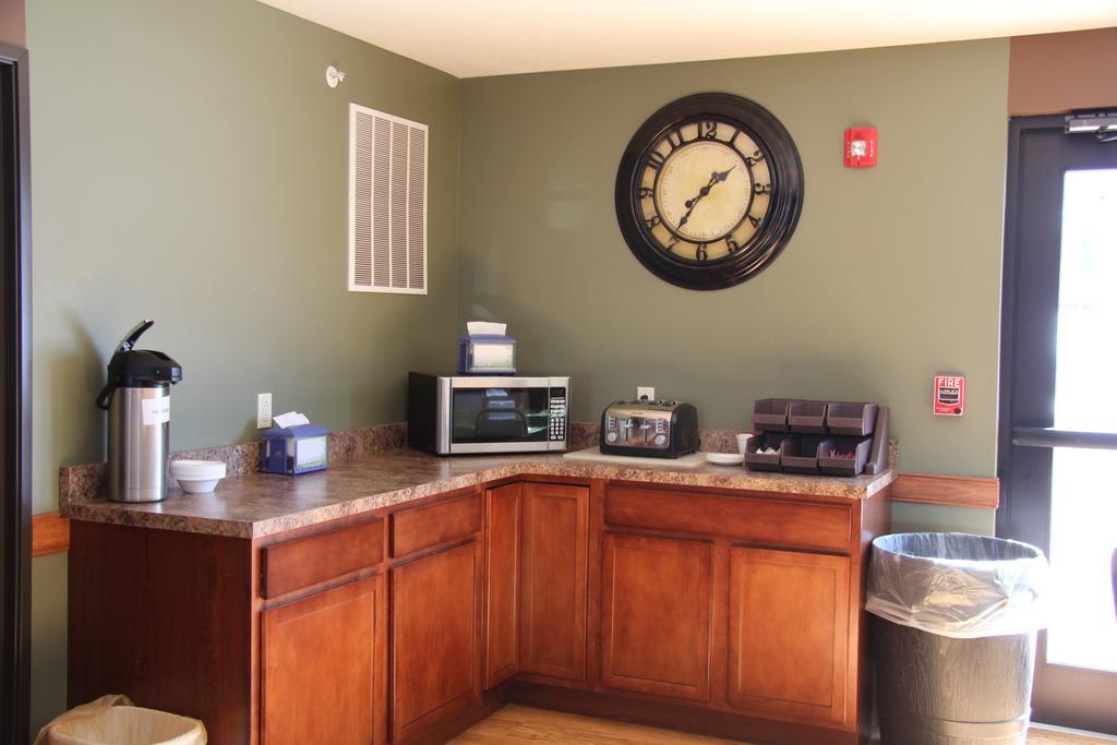 Green Acres Hotel Pittsfield 外观 照片