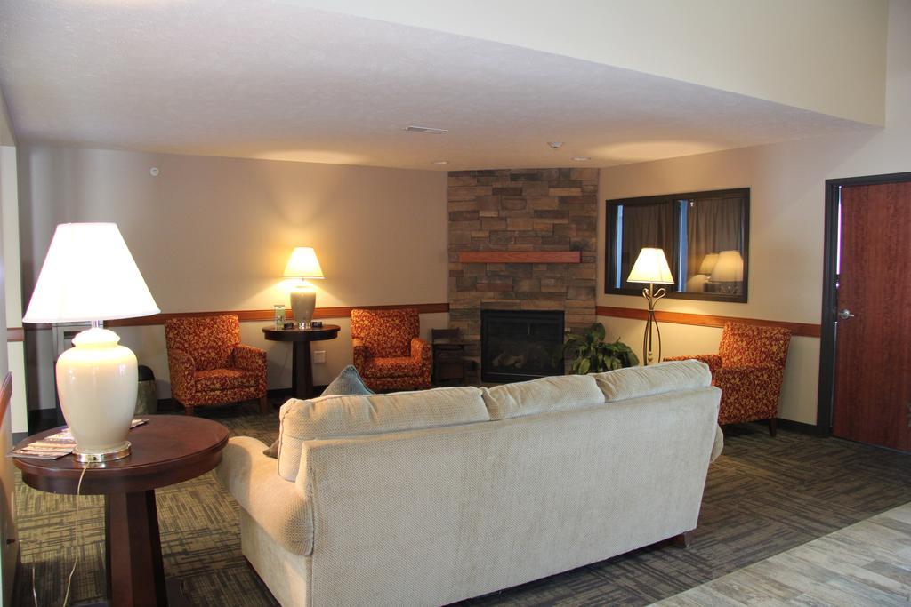Green Acres Hotel Pittsfield 外观 照片