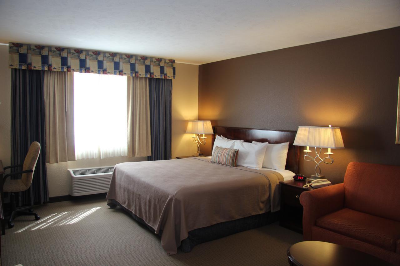 Green Acres Hotel Pittsfield 外观 照片