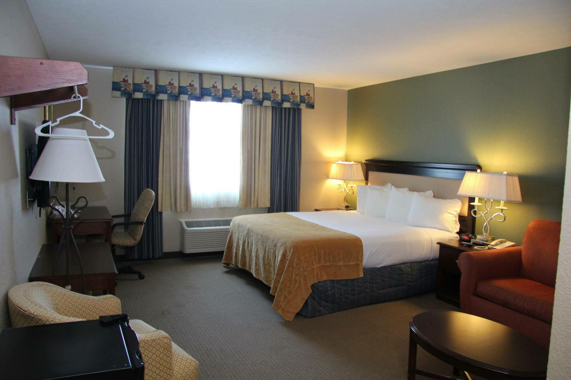 Green Acres Hotel Pittsfield 外观 照片