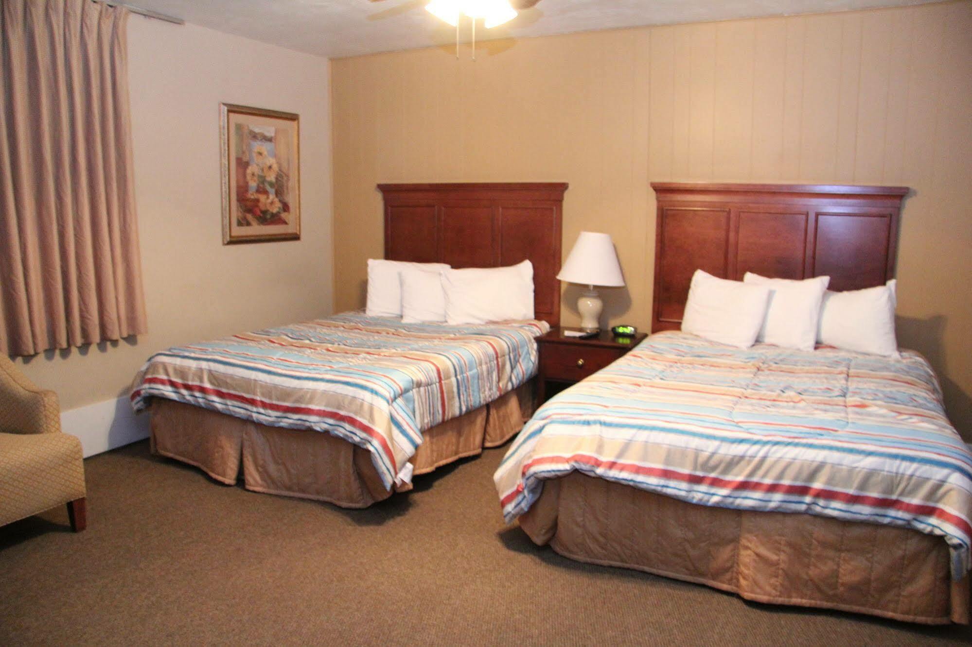 Green Acres Hotel Pittsfield 外观 照片