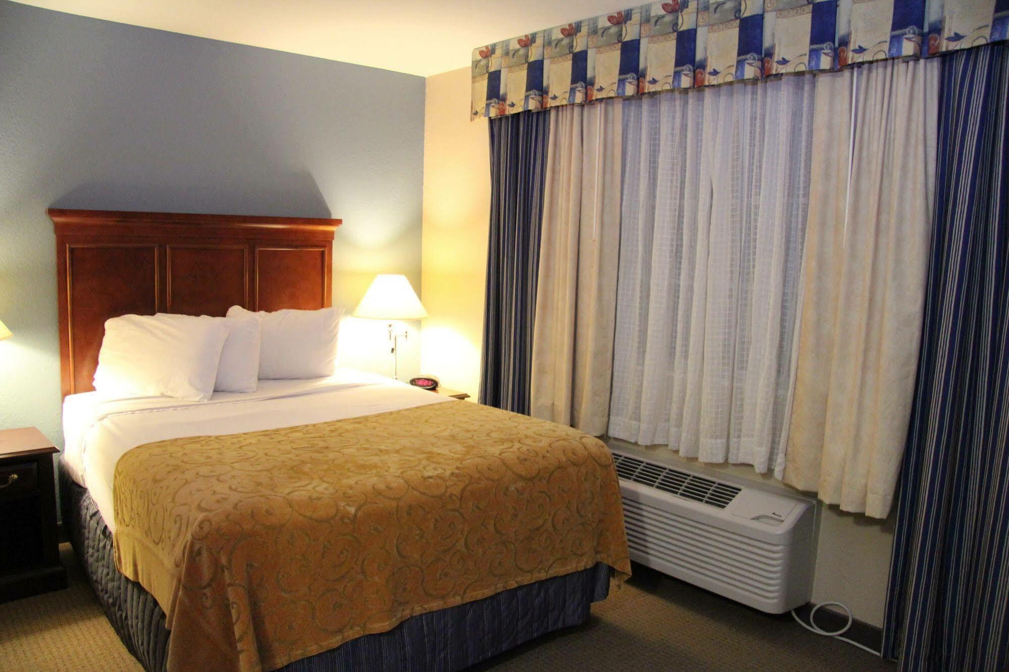 Green Acres Hotel Pittsfield 外观 照片