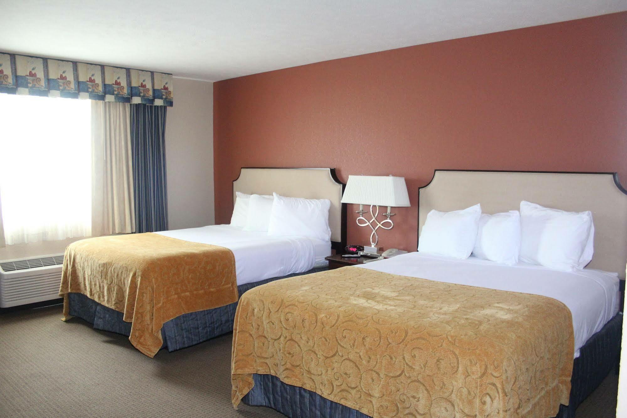 Green Acres Hotel Pittsfield 外观 照片