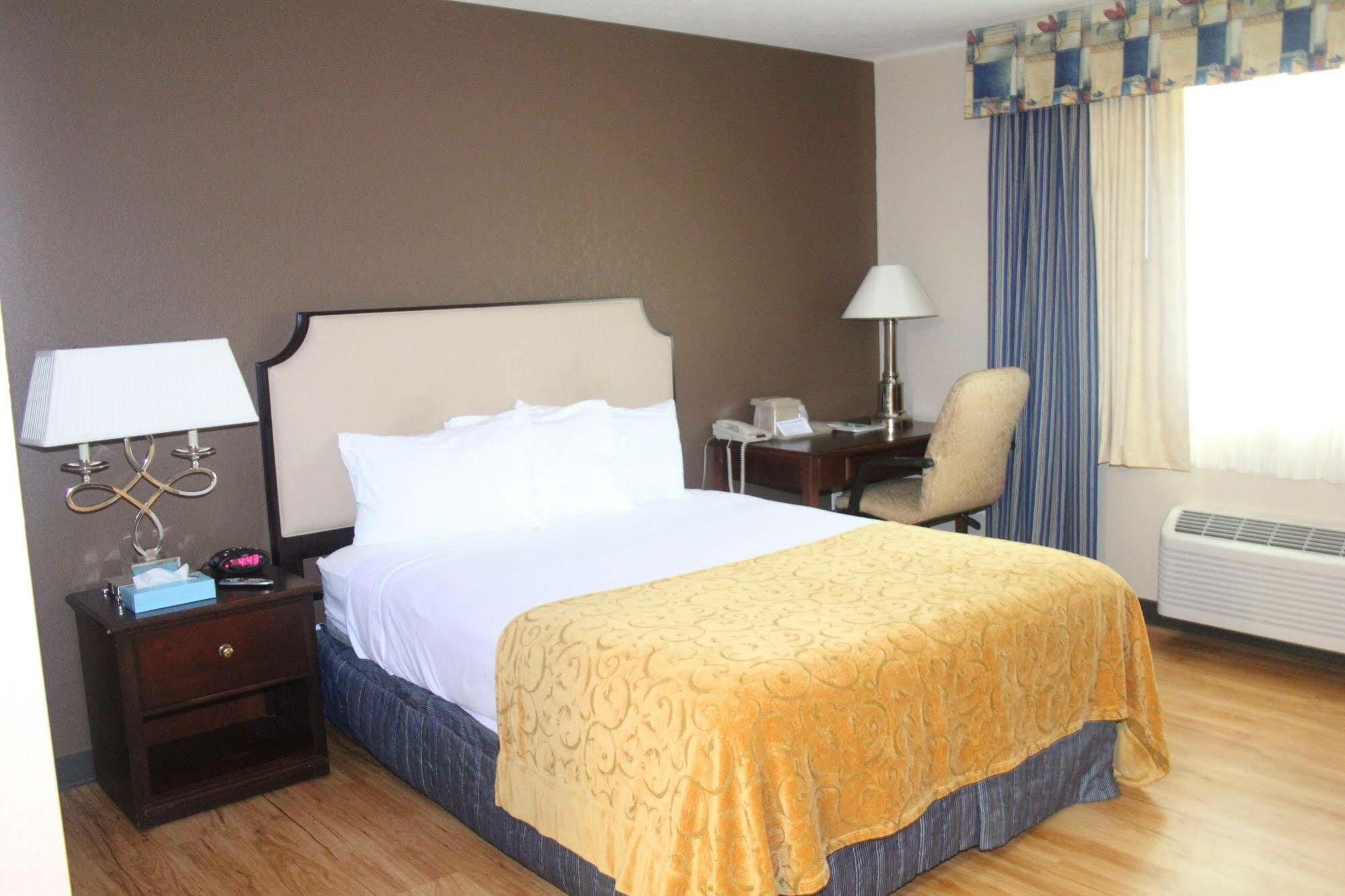 Green Acres Hotel Pittsfield 外观 照片