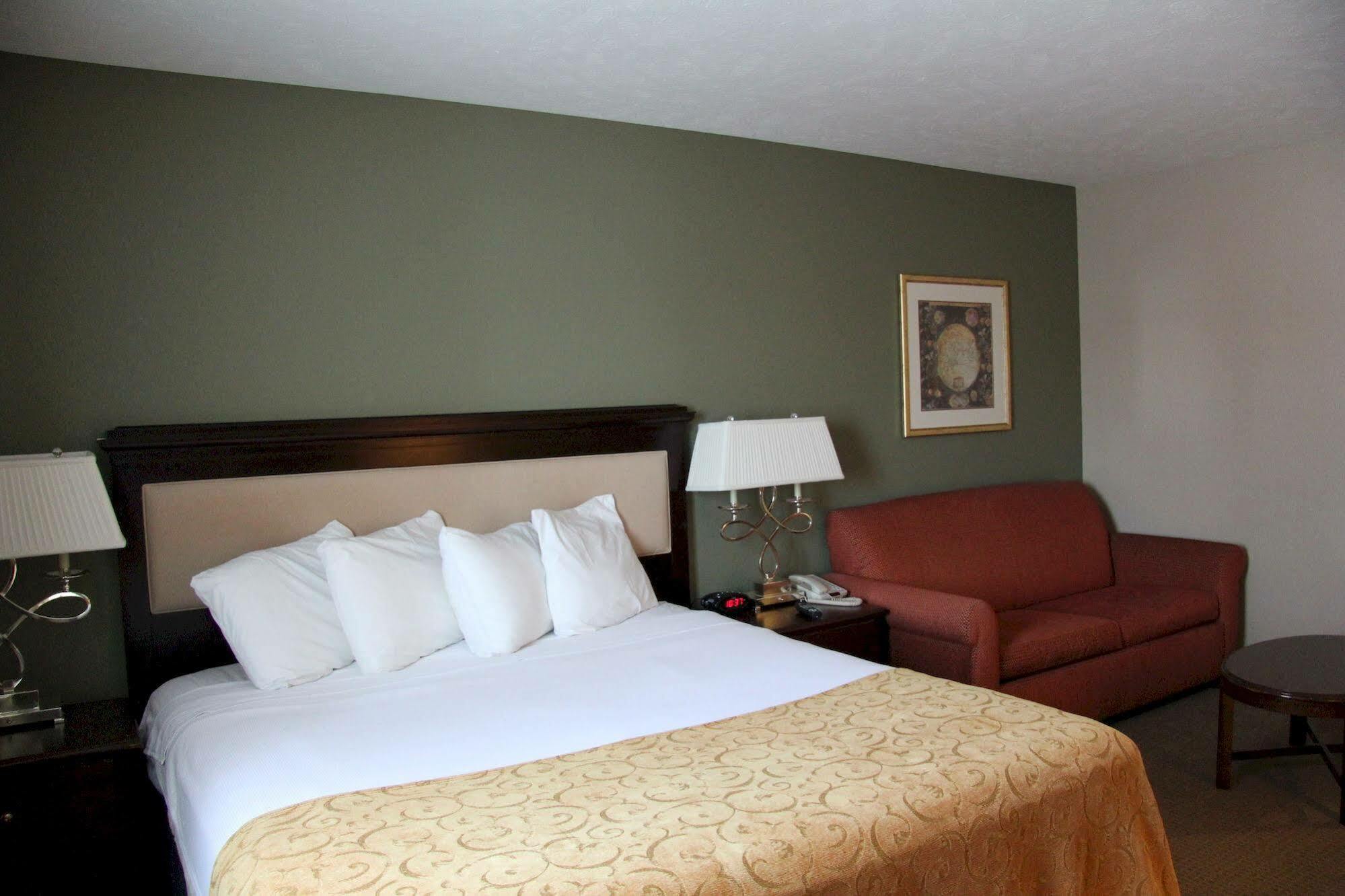 Green Acres Hotel Pittsfield 外观 照片
