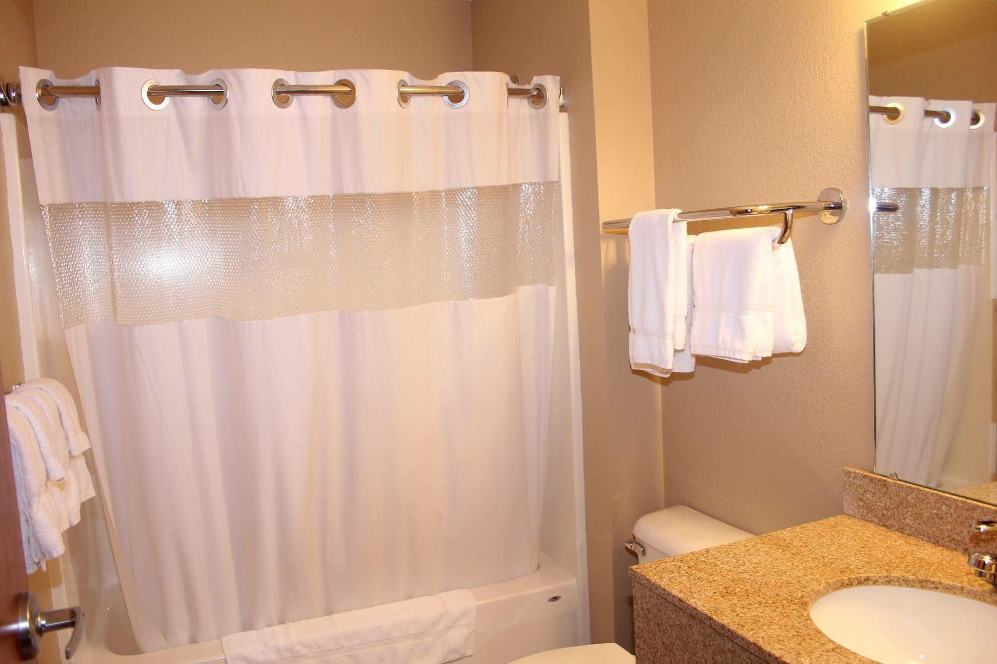 Green Acres Hotel Pittsfield 外观 照片