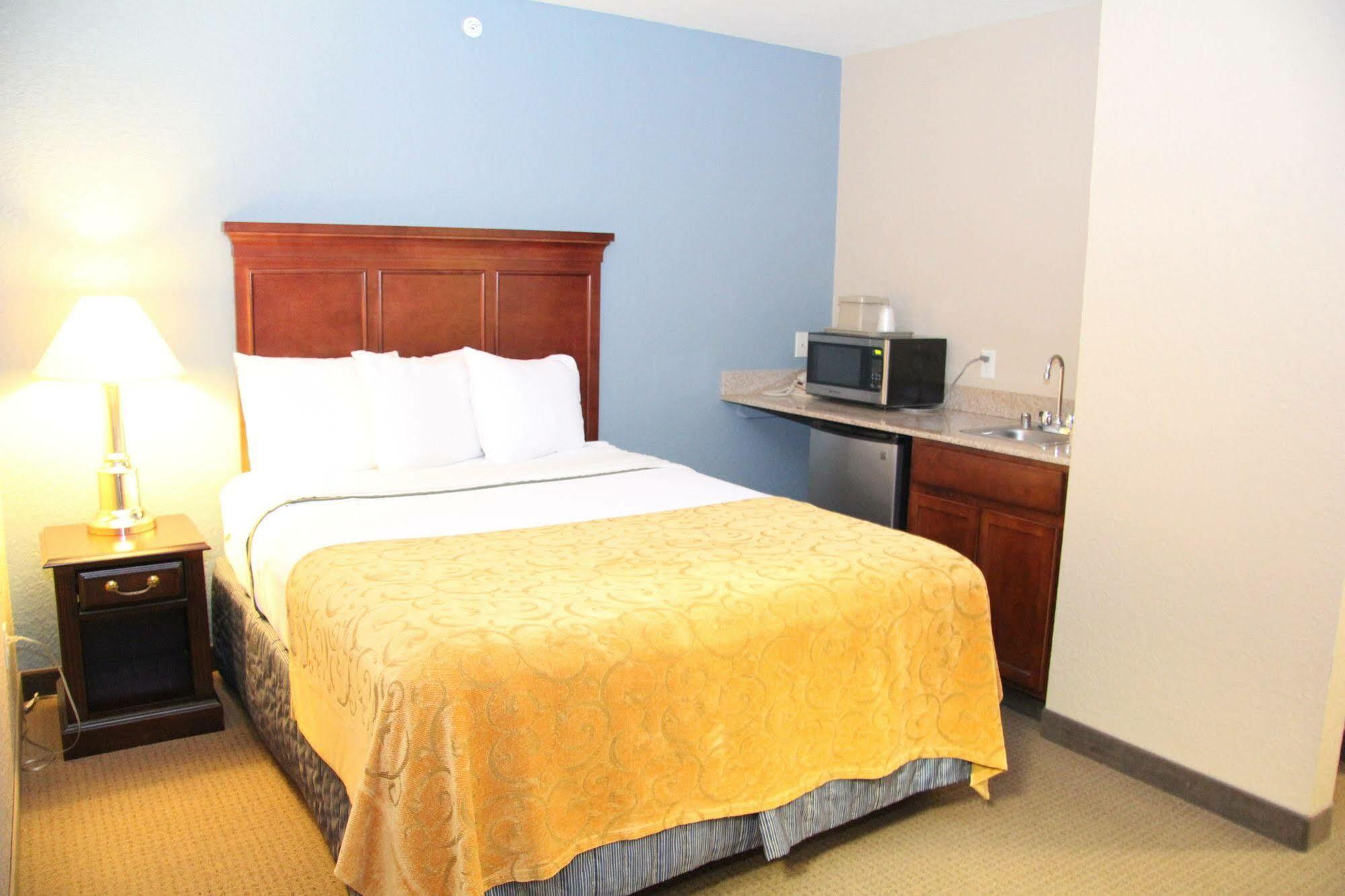 Green Acres Hotel Pittsfield 外观 照片